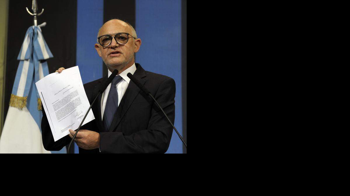 
El canciller de Argentina, Héctor Timerman, arremetió el jueves contra el fiscal que lo investiga a él y a la presidenta Cristina Fernández.



