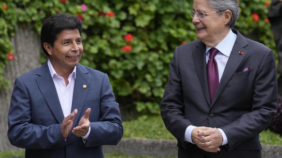 El jefe de Estado peruano, Pedro Castillo, recibió de manos de su homólogo ecuatoriano, Guillermo Lasso, la Presidencia pro tempore de la Comunidad Andina (CAN), un cargo que ejercerá durante un año y en el que buscará “cerrar brechas”.
