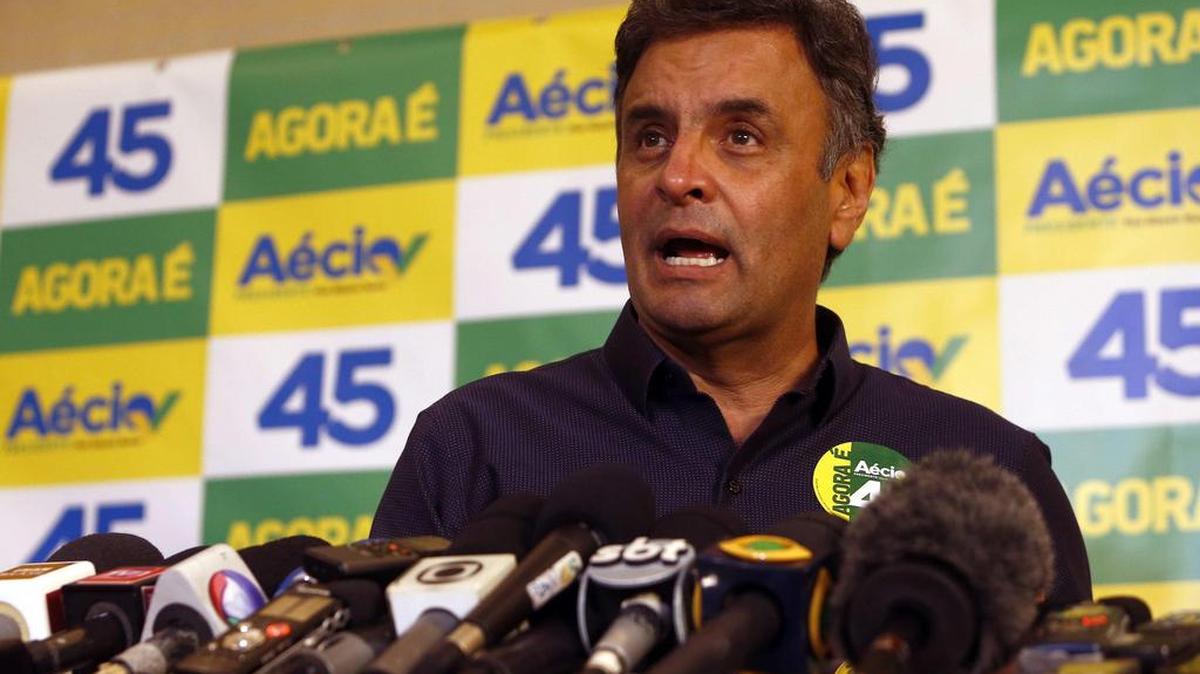 El opositor Aécio Neves, que ocupa un cargo de senador, fue el candidato derrotado por Rousseff por un estrecho margen de votos en las elecciones de octubre de 2014.