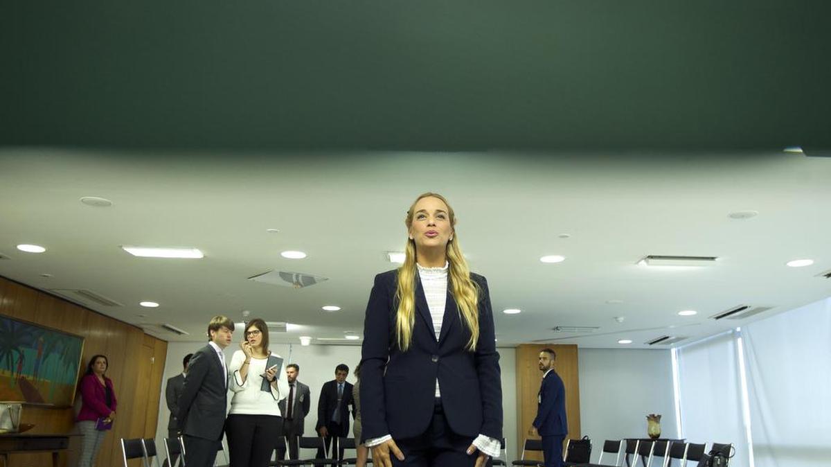 La opositora venezolana Lilian Tintori llega para reunirse con el presidente brasileño, Michel Temer, el jueves 11 de mayo de 2017, en Brasilia (Brasil).