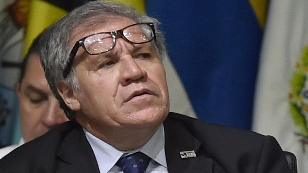 El Secretario General de la Organización de Estados Americanos, el uruguayo Luis Almagro, gesticula durante la 47ª Asamblea General de la OEA en Cancún, México, el 20 de junio de 2017.
