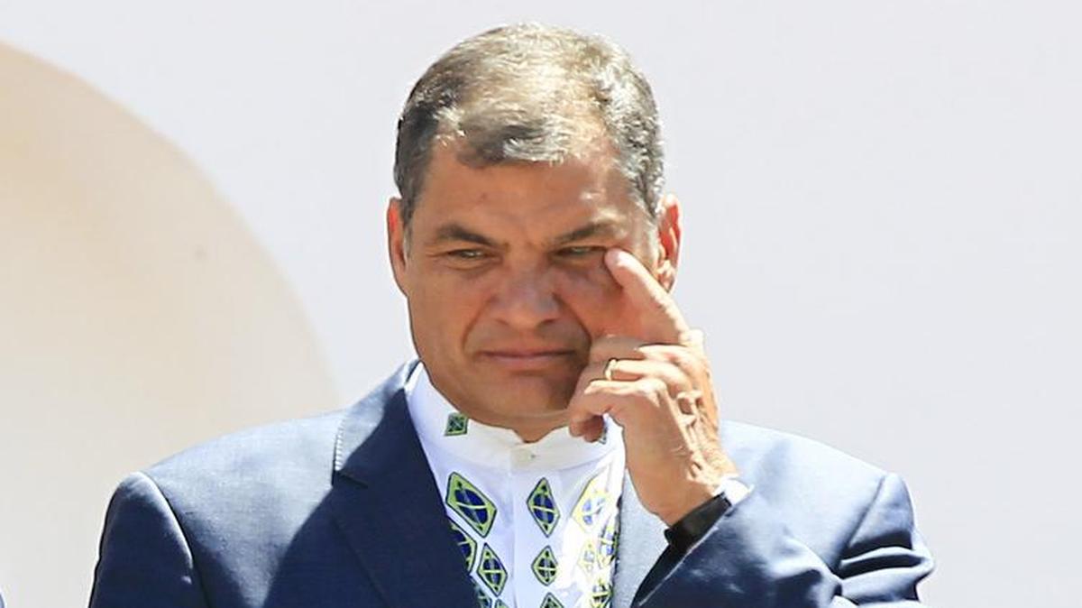 Fotografía de archivo del 22 de mayo de 2017, del expresidente ecuatoriano Rafael Correa durante una ceremonia de cambio de guardia presidencial en Quito (Ecuador).