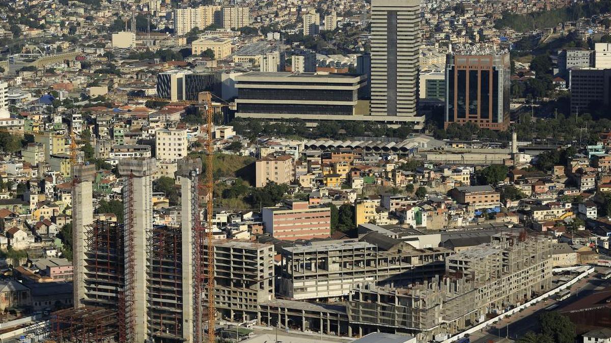 “América Latina ha encadenado en el año 2016 dos años de crecimiento negativo, cosa que no ocurría desde 1982”, dijo José Juan Ruiz, economista jefe del Banco Interamericano de Desarrollo.