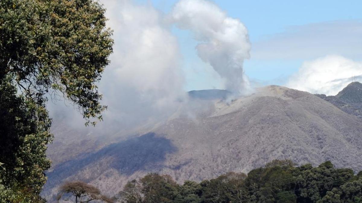 El volcán Turrialba de Costa Rica entró en un fase “pasiva” de emanación de ceniza, gases y aerosoles, luego de cinco días sin actividad eruptiva, informó en un reporte el Observatorio Vulcanológico y Sismológico de Costa Rica.