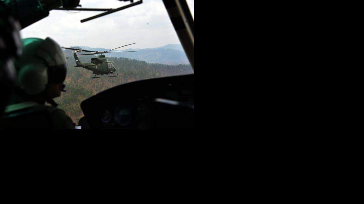 
La Fuerza Aérea Hondureña efectúa constantes operativos militares en helicópteros para combatir al narcotráfico internacional.
