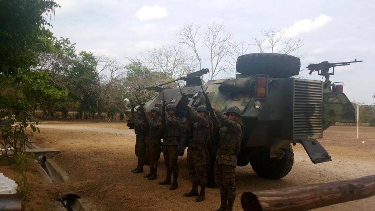 Soldados guatemaltecos el jueves en el departamento de Petén, en la frontera con Belice. El Ejército desplegó a unos 3,000 soldados en la frontera, una zona donde este miércoles murió un adolescente guatemalteco supuestamente a manos de autoridades beliceñas.