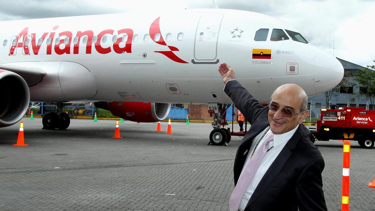 El dueño mayoritario de la aerolínea Avianca, Germán Efromovich, participa en la presentaciaan del plan de negocios y la nueva imagen corporativa del conglomerado el martes 28 de mayo de 2013, en Bogotá (Colombia).
