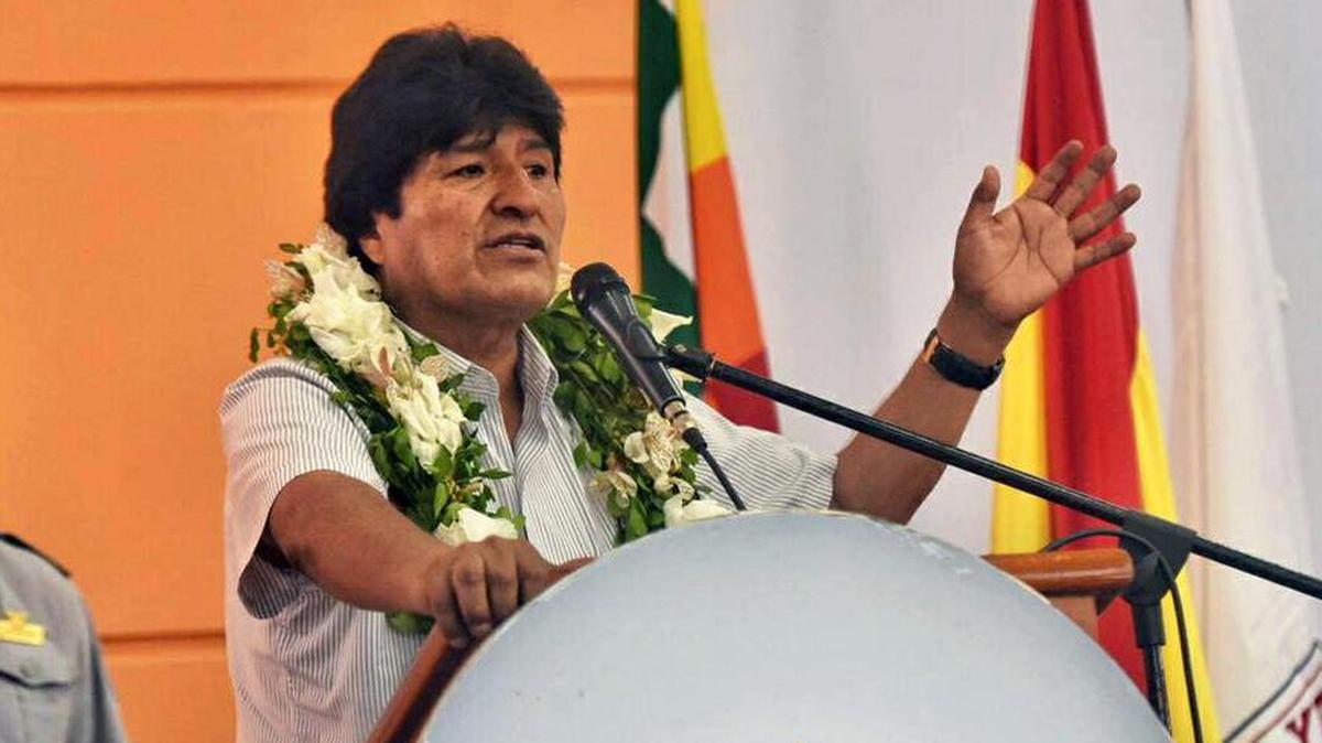 Fotografía cedida por la Agencia Boliviana de Información del presidente de Bolivia, Evo Morales, mientras habla el martes 17 de octubre de 2017, durante el acto de firma de convenios, en la ciudad de Santa Cruz (Bolivia).