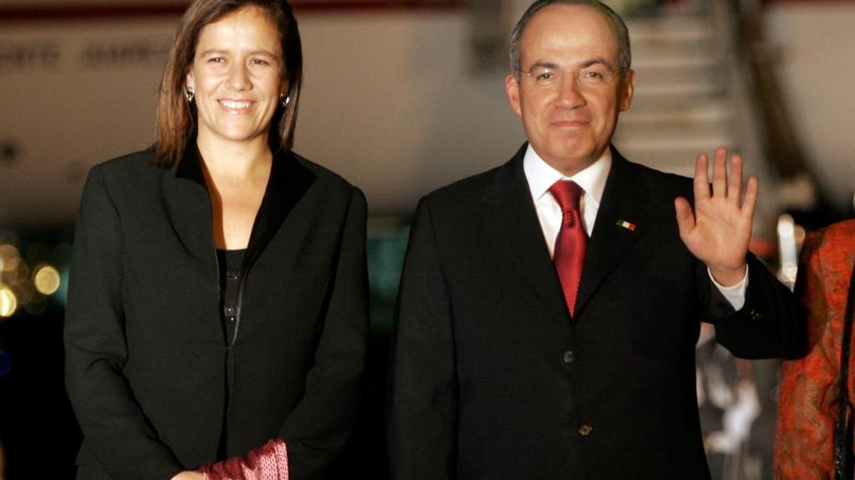 El ex presidente de México, Felipe Calderón, acompañado por su esposa Margarita Zabala, en Ciudad de Guatemala. Foto de archivo.
