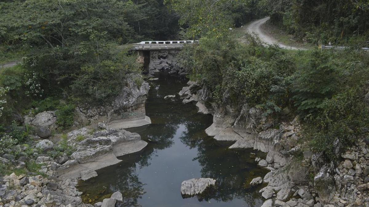 Fotografía de una de las lagunas que aún quedan del río Atoyac este miércoles 2 de marzo de 2016, luego de que amaneciera sin su caudal en Veracruz (México).