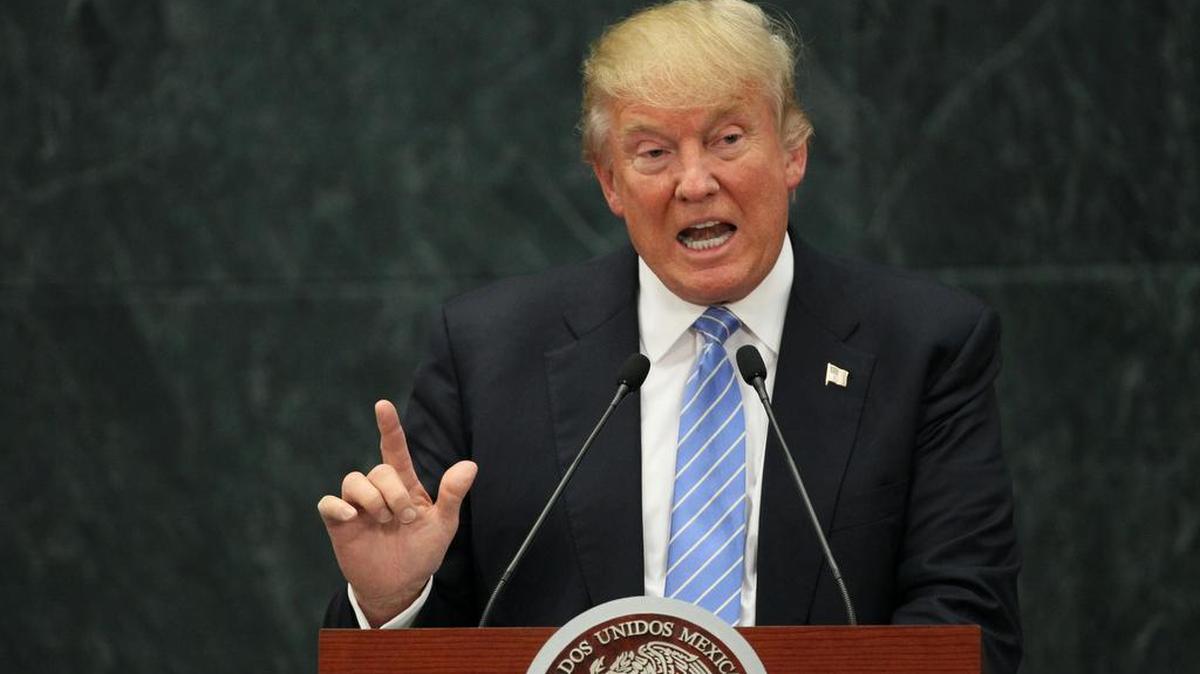 El candidato republicano a la presidencia de Estados Unidos, Donald Trump, habla junto al presidente de México, Enrique Peña Nieto (fuera de cuadro) el miércoles 31 de agosto de 2016, durante una rueda de prensa en la residencia Los Pinos en Ciudad de México (México).