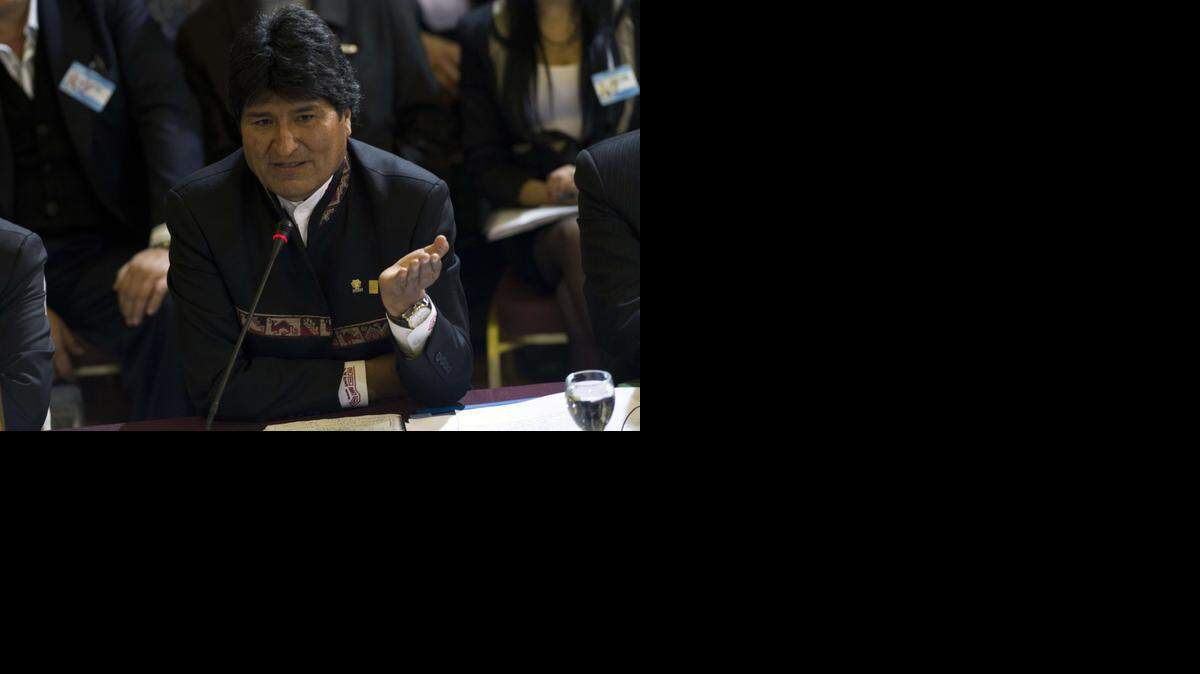 
El Tribunal Supremo Electoral (TSE) hizo saber al Movimiento Al Socialismo (MAS), el partido del presidente boliviano Evo Morales, que “la ley establece que la propaganda electoral no puede hacer alusión directa o indirecta a símbolos religiosos”.
