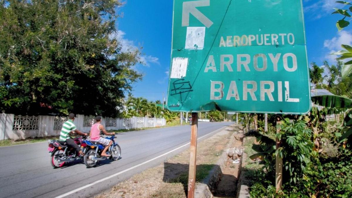 Letrero en la autopista Nagua Samaná, principal vía de Arroyo Barril.
