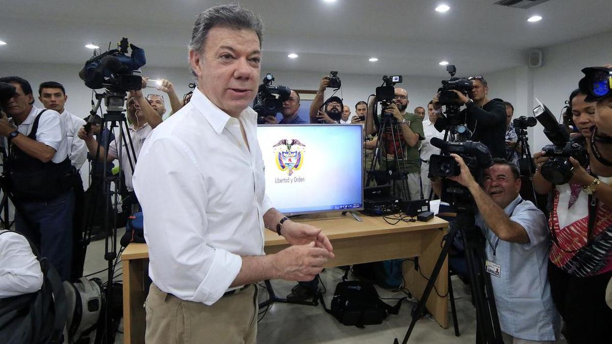 El presidente de Colombia, Juan Manuel Santos, anuncia en una rueda de prensa en Cartagena el hallazgo del galeón San José en el caribe colombiano.