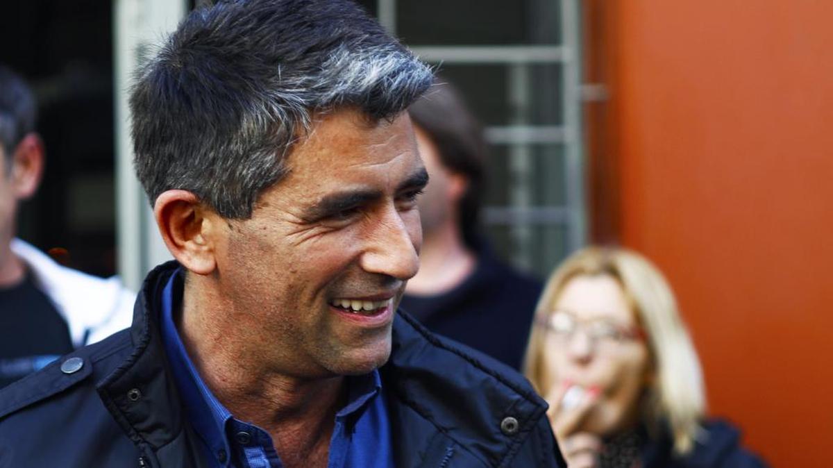 El ex vicepresidente de Uruguay Raúl Sendic reacciona el sábado 16 de septiembre de 2017, a la llegada a un evento con los integrantes de su sector político, en Montevideo (Uruguay).