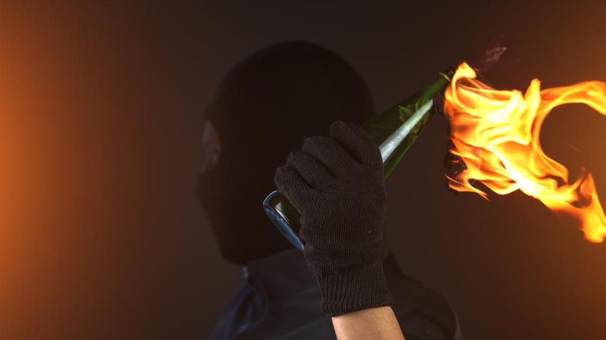 Un individuo que había sido expulsado del local lanzó una bomba molotov contra sus puertas causando el incendio.
