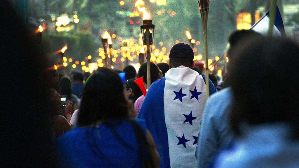 Personas protestan por las calles de Tegucigalpa, Honduras, en agosto del 2015, contra la corrupción.