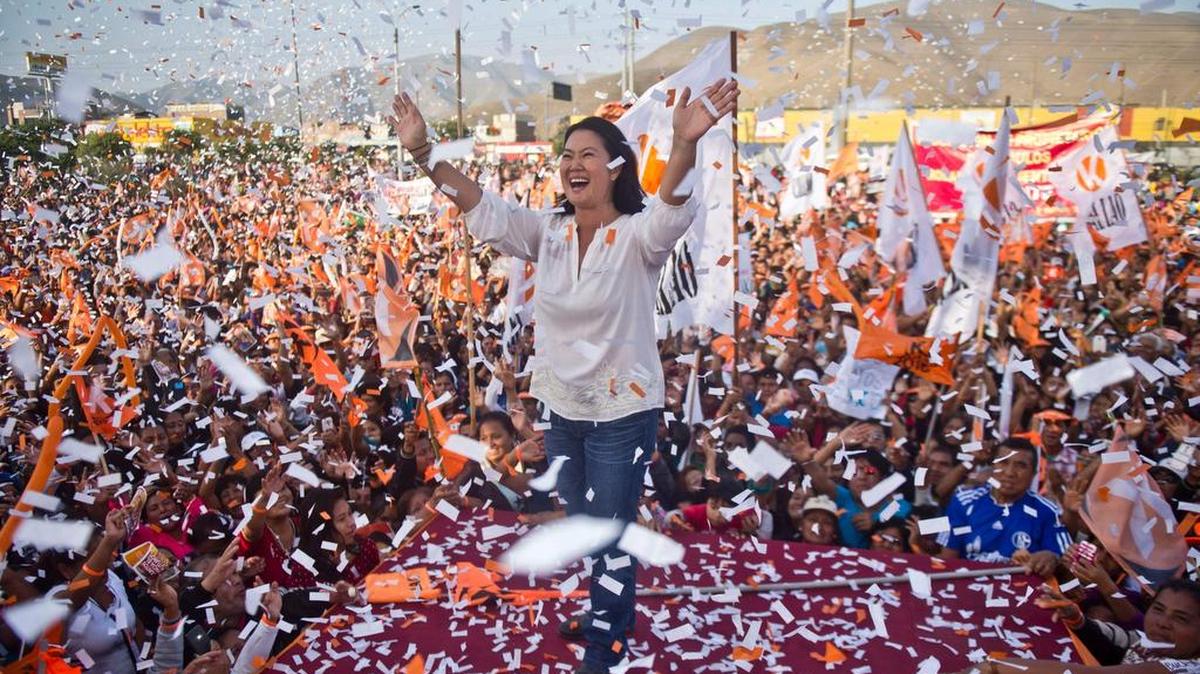 La sombra de un enfermo Fujimori, de 77 años, sigue persiguiendo indeleblemente a la aspirante a convertirse en la primera mujer en dirigir los destinos de Perú.