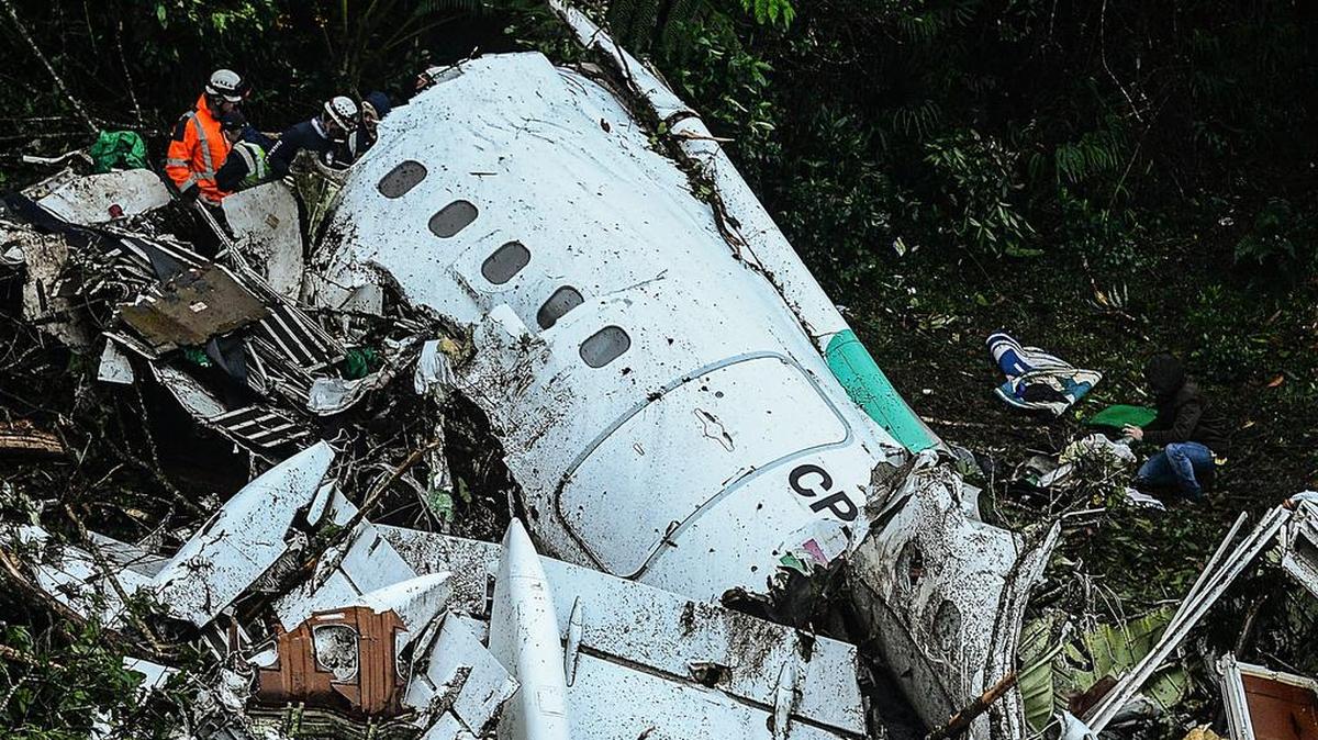 El avión Avro RJ85, de la compañía boliviana Lamia, se estrelló en la noche del lunes 28 de noviembre contra el Cerro Gordo, de la localidad de La Unión (noroeste), cuando se aproximaba al aeropuerto de Medellín procedente de Santa Cruz de la Sierra (Bolivia).