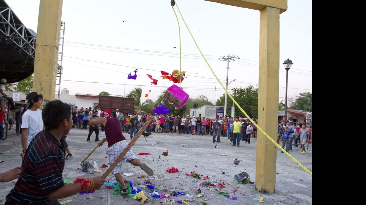 
La Fiscalía de México consideró que en la comunidad de Citilcum, municipio de Izamal, se realizan ‘actos de crueldad animal’ cuando se lleva a cabo el ritual conocido como ‘Kots Kaal Pato’. 
