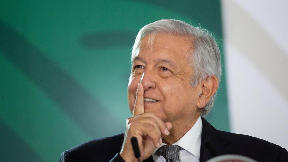 El presidente de México Andrés Manuel López Obrador López ha cuestionado antes a Ron DeSantis por sus políticas antiinmigrantes en Florida y por ser partidiario de usar a las Fuerzas Armadas de Estados Unidos contra los cárteles mexicanos.