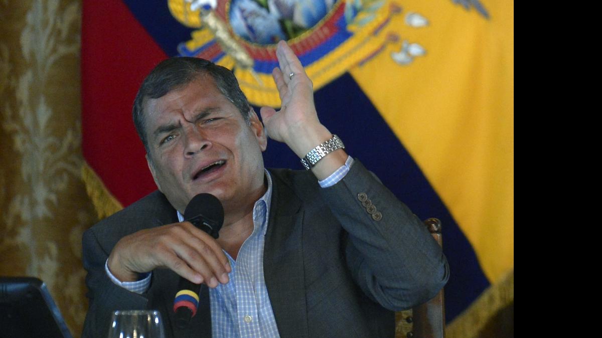 
El presidente de Ecuador, Rafael Correa, habla durante una conferencia de prensa con periodistas extranjeros, en el palacio Carondelet, en Quito, el miércoles.
