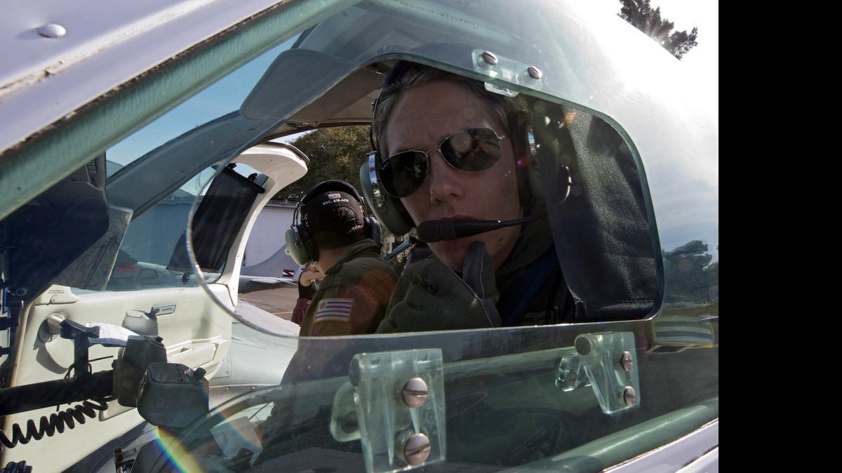 
La uruguaya comenzó a llamar la atención al ser una de las dos mujeres en ingresar a la Escuela Militar de Aeronáutica en 1997, cuando su país abrió esa academia a ambos sexos, en sintonía con el resto de la región. 
