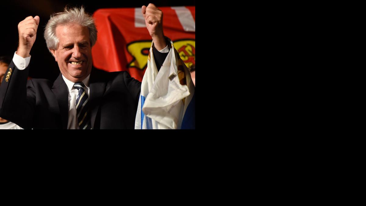 
El presidente electo de Uruguay, Tabaré Vázquez, celebra el domingo su triunfo en Montevideo.
