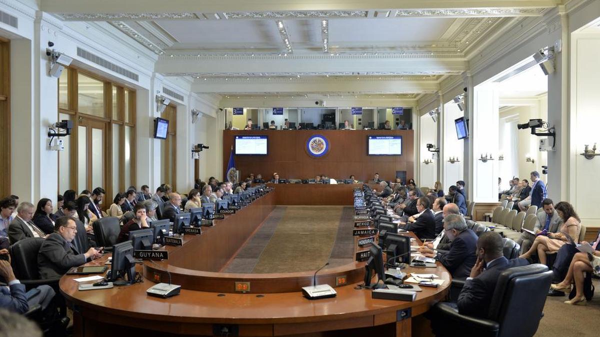 Fotografía cedida del pleno de una sesión regular de la Organización de Estados Americanos (OEA) el lunes 6 de junio 2016, en donde se presentó con una breve exposición el informe anual 2015 del secretario general.