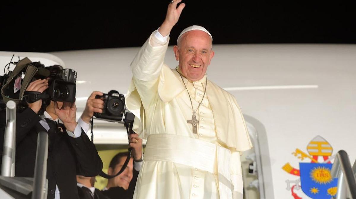 El papa Francisco se despide este jueves tras su visita de cinco días a México, en el Aeropuerto Internacional de Ciudad Juárez.
