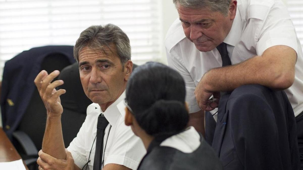 Los pilotos franceses Bruno Odos (izq.) y Pascal Fauret, durante el juicio en su contra realizado en junio, en un tribunal de Santo Domingo.