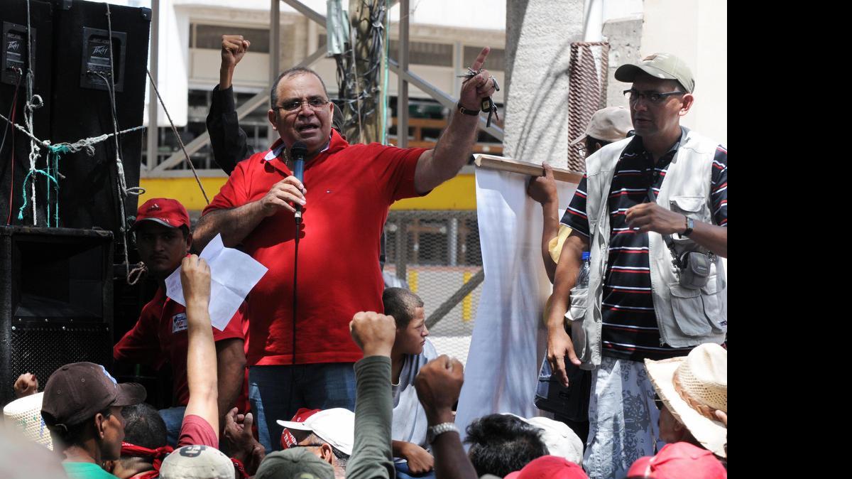 
El periodista David Romero enfrenta un caso judicial en el que se le han formulado 41 cargos de calumnia, difamación e injuria en Honduras.
