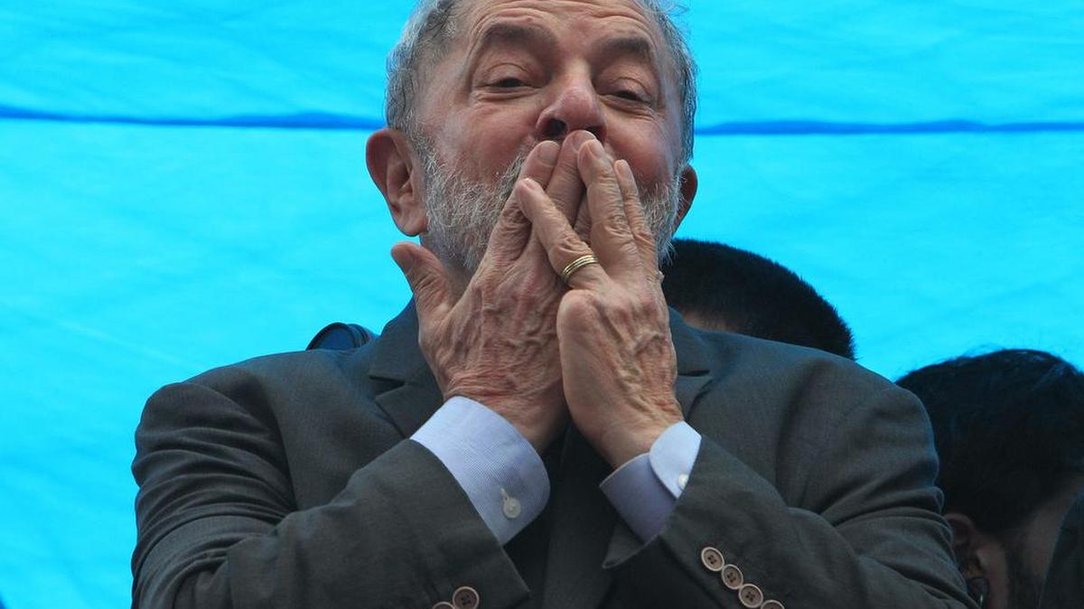 El ex presidente brasileño Luiz Inácio Lula da Silva participa en una acto el martes 23 de enero de 2018, en Porto Alegre (Brasil).