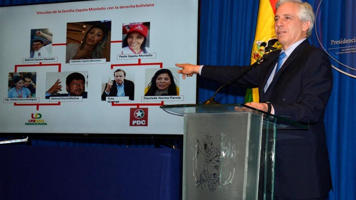El vicepresidente de Bolivia, Álvaro García Linera, habla el lunes en una rueda de prensa en La Paz. Linera denunció una “articulación política” para atacar al presidente Evo Morales con el caso de Gabriela Zapata.