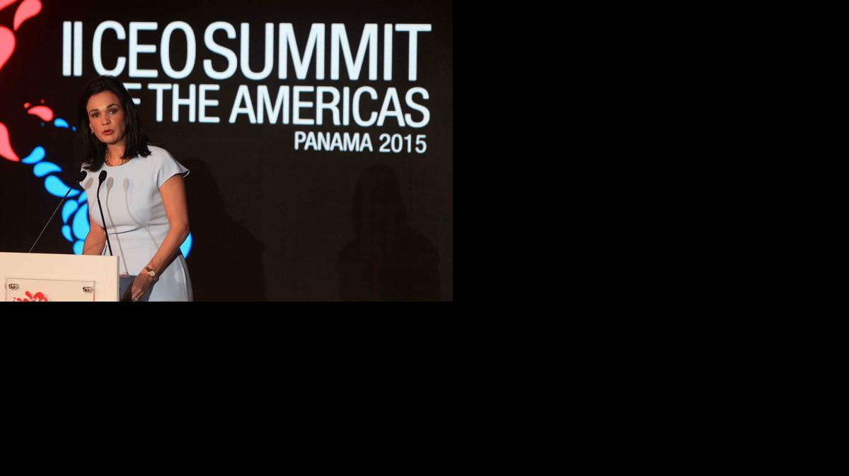 
La vicepresidenta y canciller panameña, Isabel De Saint Malo de Alvarado, participa de la ceremonia inaugural de la cumbre empresarial II CEO Summit of the Americas hoy, jueves 9 de abril de 2015, en Ciudad de Panamá. La VII Cumbre de las Américas en Panamá reúne esta semana a más de 30 jefes de Estado del continente, en la que coincidirán los presidentes de EE.UU., Barack Obama; Cuba, Raúl Castro; y Venezuela, Nicolás Maduro. 
