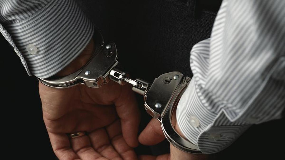 Según la acusación, el pastor evangélico ofrecía, a cambio de 3,500 dólares por persona, la visa estadounidense, un paseo por la Casa Blanca y una cena con el presidente Barack Obama.