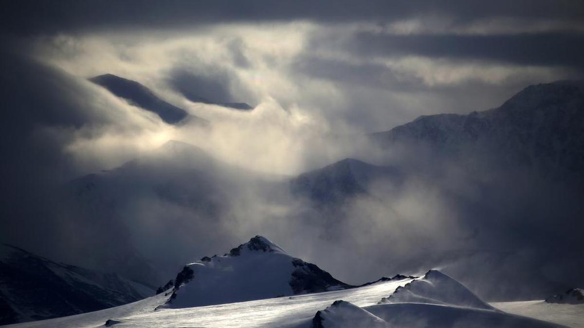Fotografía que muestra parte de las montañas Elsworth desde el campamento científico Glaciar Unión en la Antártida, a 1000 km del Polo Sur.