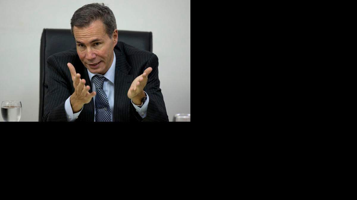 
El fiscal Alberto Nisman había denunciado a la presidenta Cristina Fernández por el supuesto encubrimiento de los iraníes acusados de ser los responsables del peor atentado terrorista ocurrido en Argentina.   
