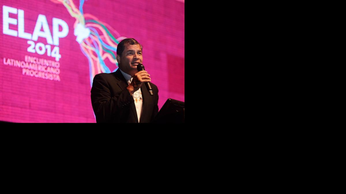 
El presidente de Ecuador, Rafael Correa, habla en la inauguración del Encuentro Latinoamericano Progresista (ELAP) el lunes en la Casa de la Cultura en Quito.
