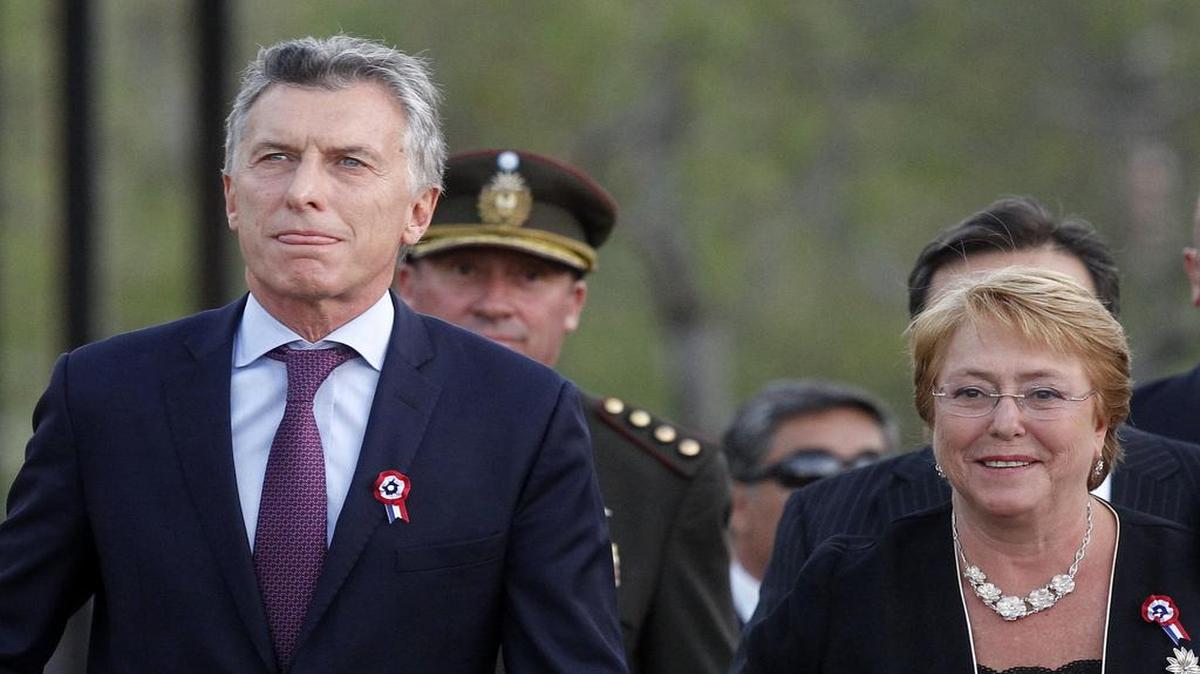 La presidenta de Chile Michelle Bachelet y el primer mandatario de Argentina Mauricio Macri encabezaron un acto para conmemorar el cruce de la Cordillera de Los Andes que realizaron los ejércitos independentistas dirigidos por el héroe José de San Martín, el 12 de febrero del 2017 en Colina, 34 kilómetros al noroeste de Santiago.