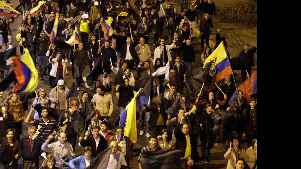 
Durante más de una semana las protestas contra el gobierno de Rafael Correa han ocurrido en las principales ciudades de Ecuador, y por supuesto, en la capital del país.

