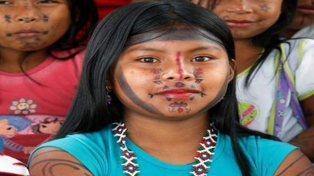 
Niñas de la tribu Embera-Katio en Bogotá, Colombia. 
