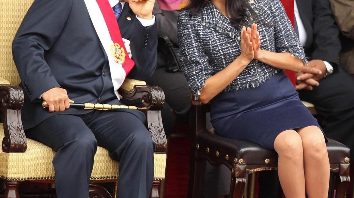 
El presidente de Perú, Ollanta Humala, y su esposa, Nadine Heredia, en un desfile cívico-militar en el 2012 en Lima. 
