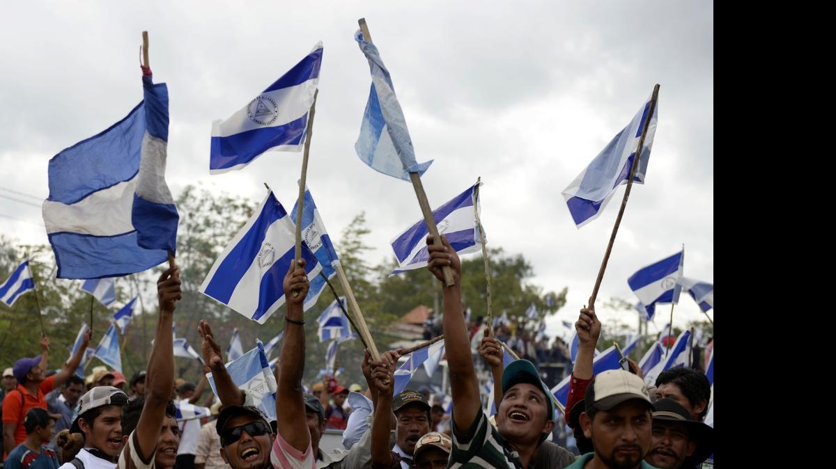 
Manifestantes gritan el sábado eslogan contra la construcción del canal interoceánico en Nicaragua y para demandar que se derogue la ley de concesión a una empresa china.
