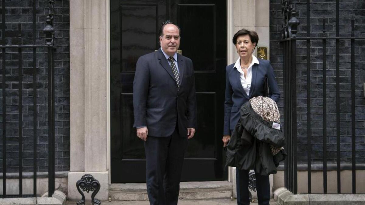 Antonieta López, madre del preso político Leopoldo López, y Julio Borges, presidente de la Asamblea Naciona, visitan la residencia de la primera ministra británica Theresa May, el jueves 7 de septiembre de 2017, en Londres.