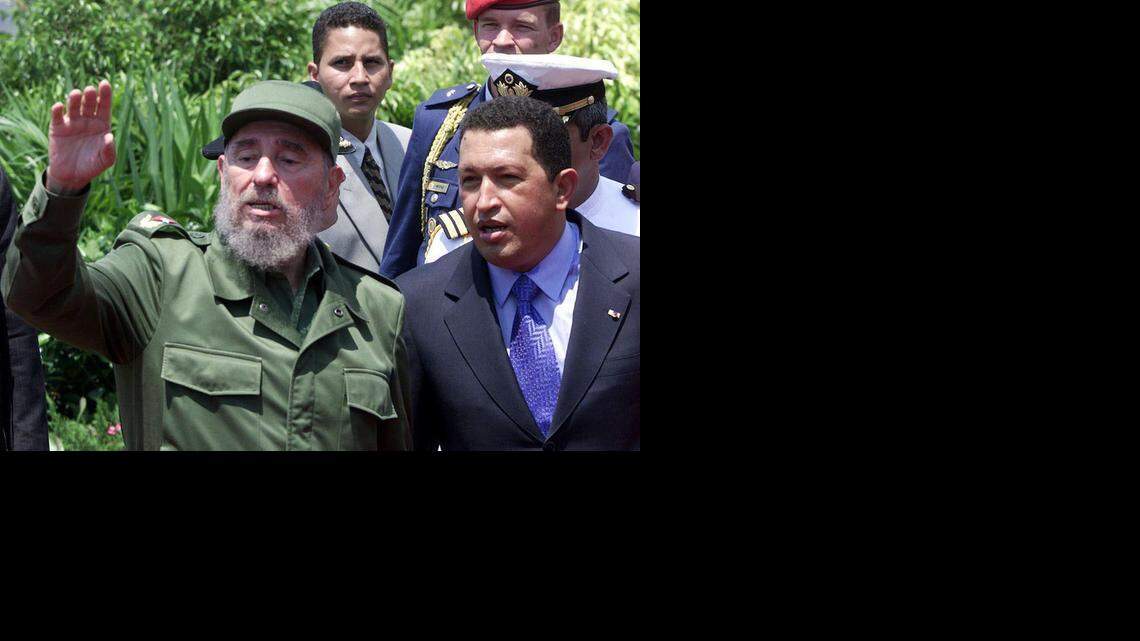 
Fidel Castro y Hugo Chávez Frías en agosto del 2001.


