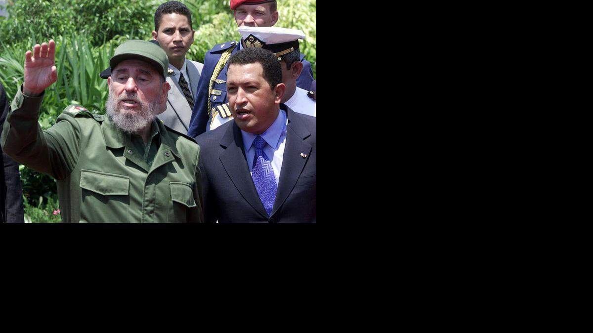 
Fidel Castro y Hugo Chávez Frías en agosto del 2001.


