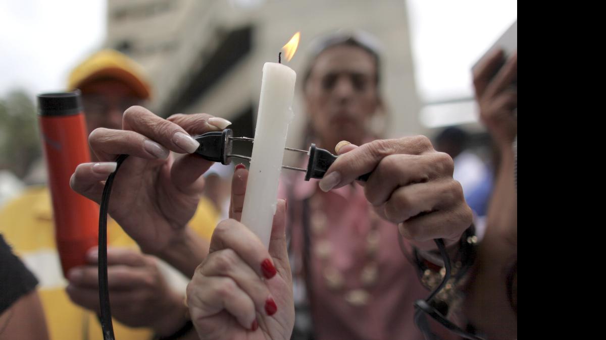
Una protesta popular contra los apagones en Caracas, en octubre del 2009.

