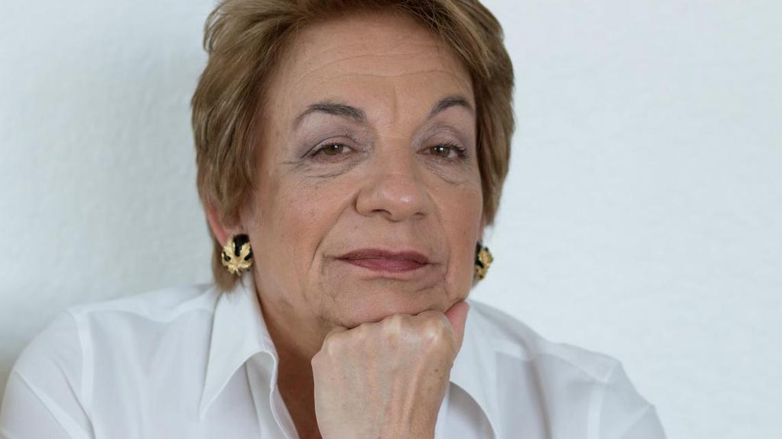 La carta  de renuncia de Chávez fue redactada bajo voluntad  propia, dijo la escritora venezolana Ángela Zago.