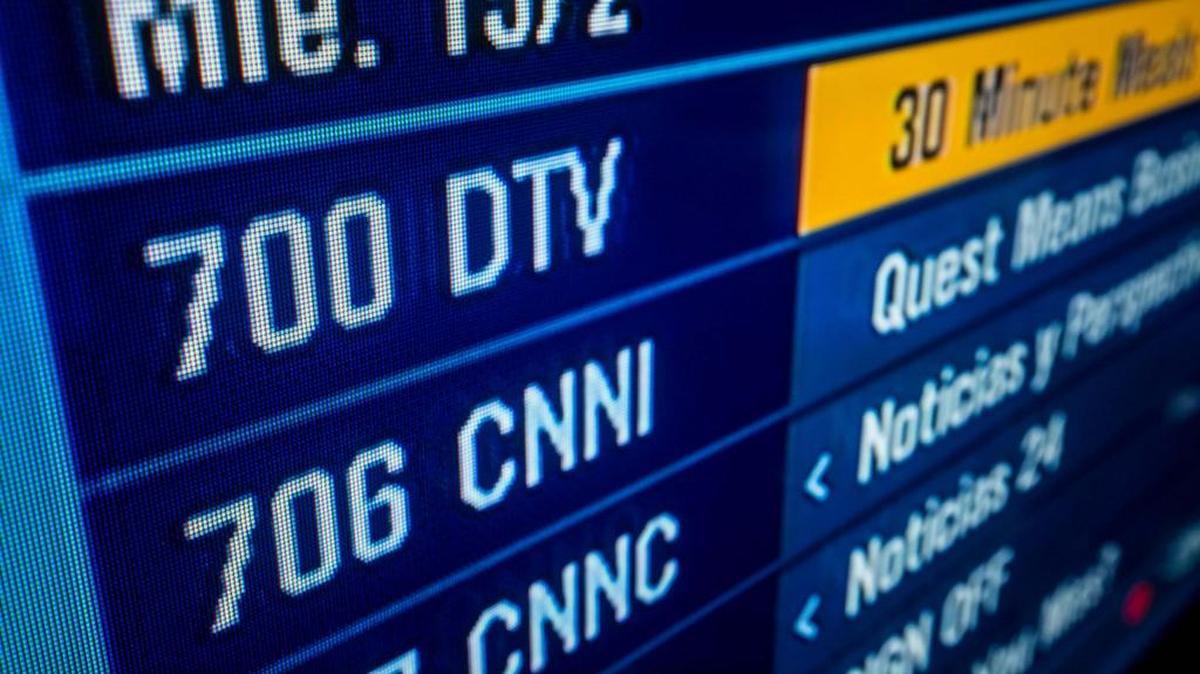 Fotografía de la pantalla de un televisor donde se observa la parrilla de canales de noticias, en donde se excluye al canal “CNN en Español”, el miércoles 15 de febrero de 2017, en Caracas, Venezuela.